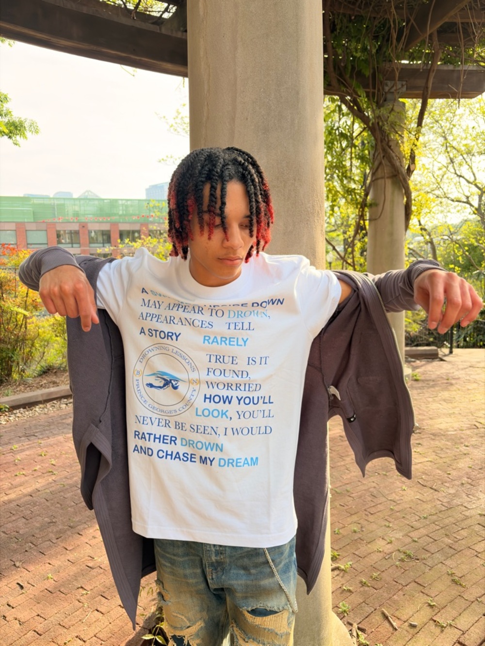 be • nigh ‘Drowning Lessons’ T-shirt New.